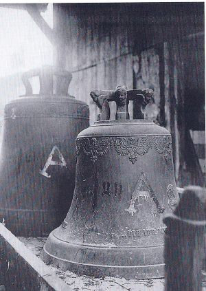 Abnahme zweier Glocken im 2. Weltkrieg