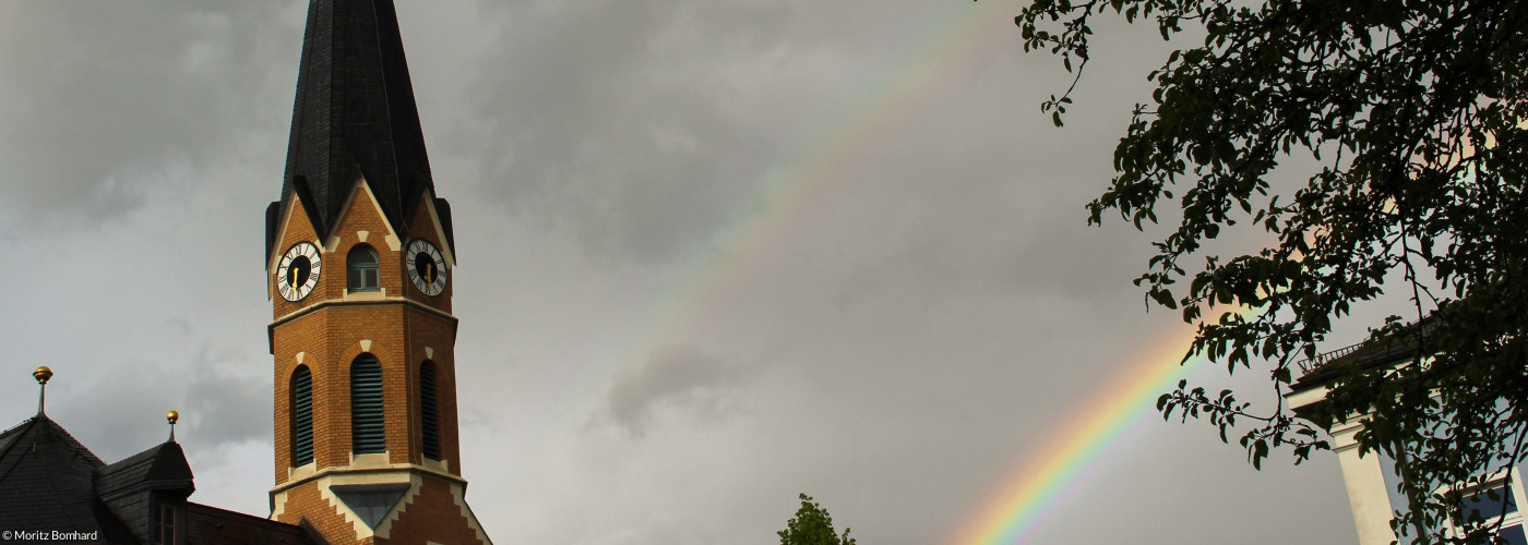 Regenbogen über der Auferstehungskirche