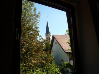 Blick auf die Auferstehungskirche